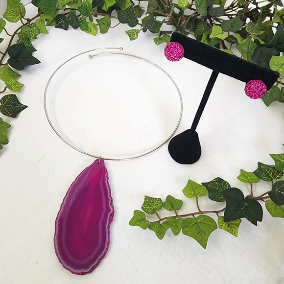 Silver Choker Necklace with Fuchsia Pink Dyed Agate Pendant Earrings Set - Picture 8 of 9